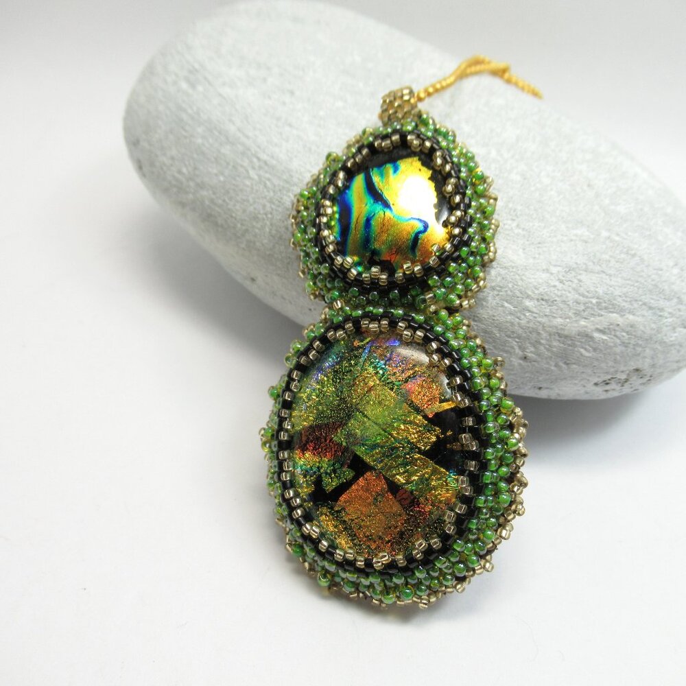 Hand embroidered pendant - Picture 2 of 12